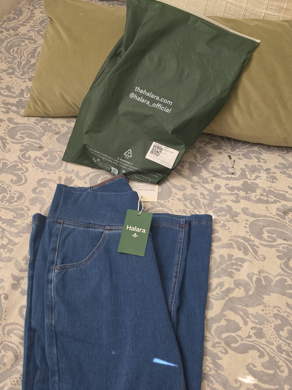 Halara Women’s Flex Blue Denim-Style High-Waist Jeans NWT